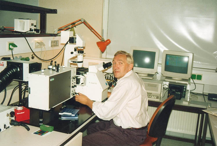 Konfokalmikroskop                       Biorad600                     
PEI Langen                                               
