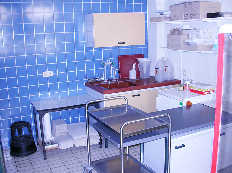 W&uuml;rzburg                           Neurobiologisches Labor Zuschneidraum